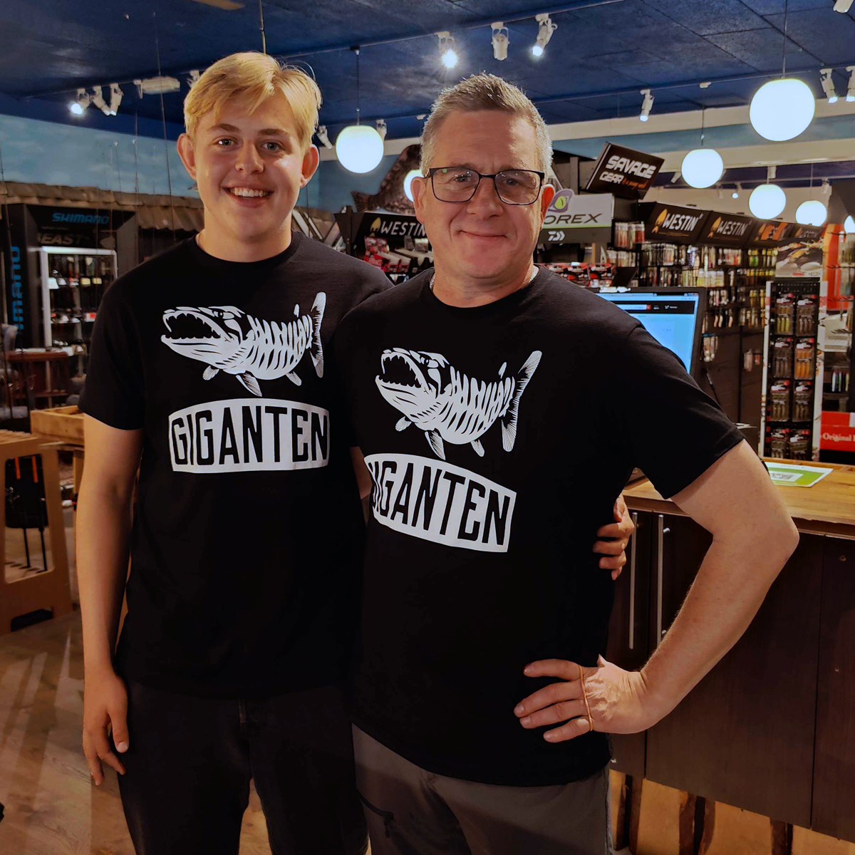 Sportfiskegiganten T-shirt Logo (Black & White)