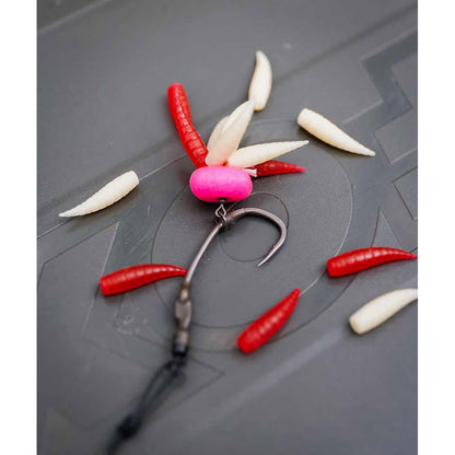 Fox Pop up Maggots x 20 (10 red, 10 white)